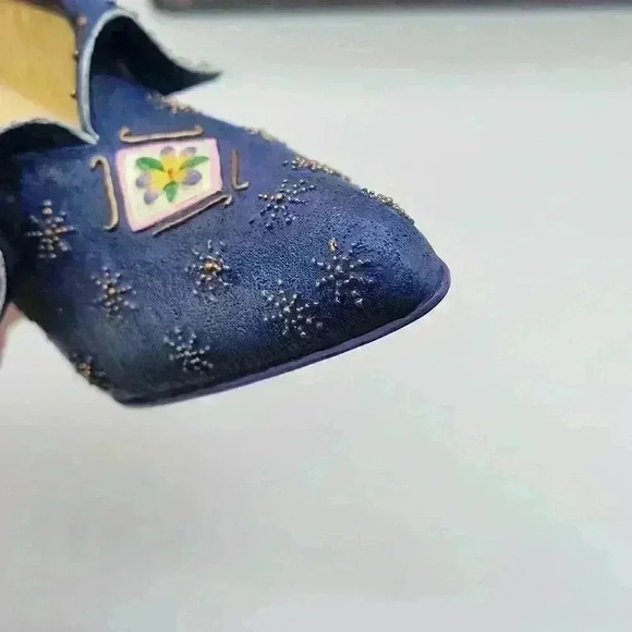 CIRCA 1993 Willow Hall Age Elegance Midnight Star Mini-Shoe High Heel Blue Boxed - Picture 8 of 10